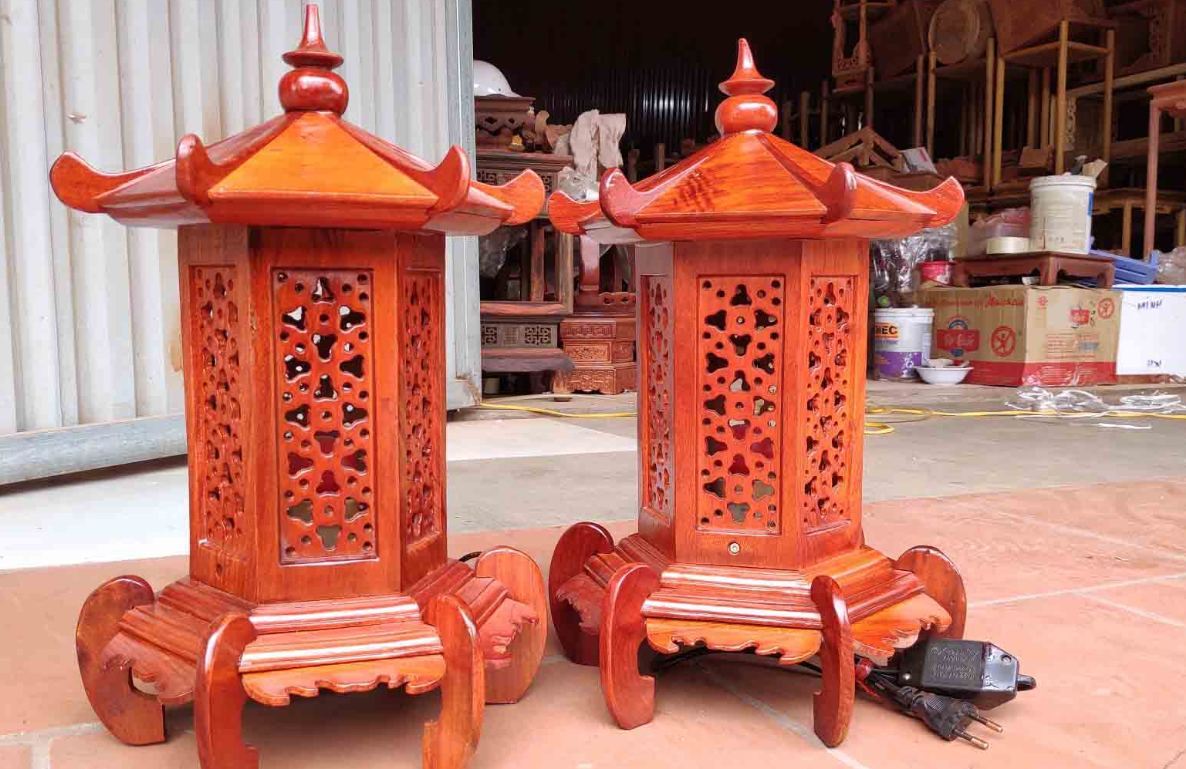 Báo giá đôi đèn thờ mái chùa gỗ hương đỏ Lào